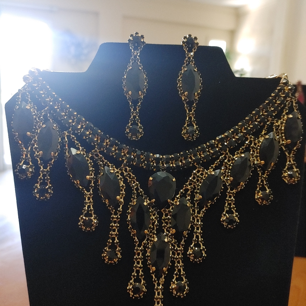 Crystal Drop Rhinestone Necklace Set - Picture 8 of 9